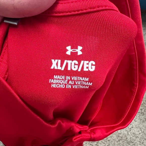 XL Under Armour Red Long Sleeve Shirt - Picture 2 of 2